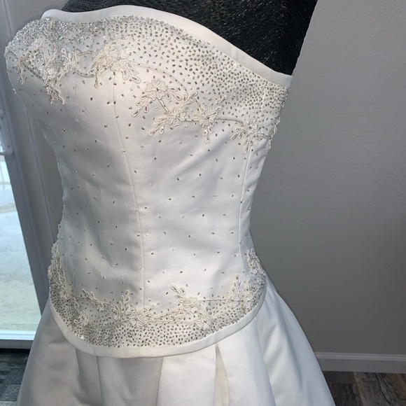 *SOLD* 2 Piece Ivory Wedding Gown sz8 - Picture 3 of 14